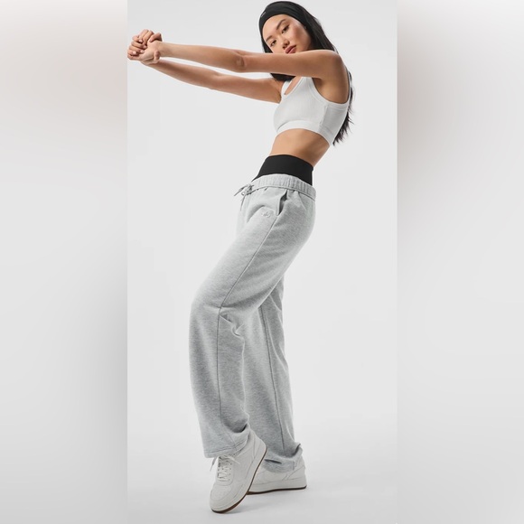 ALO Yoga Accolade Straight Leg Sweatpant - Picture 4 of 5
